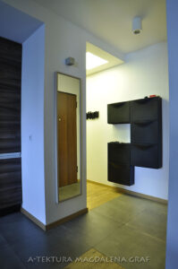 Przedpokój z szafkami na buty