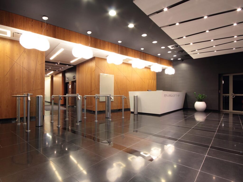 Hol recepcyjny w biurowcu w Warszawie